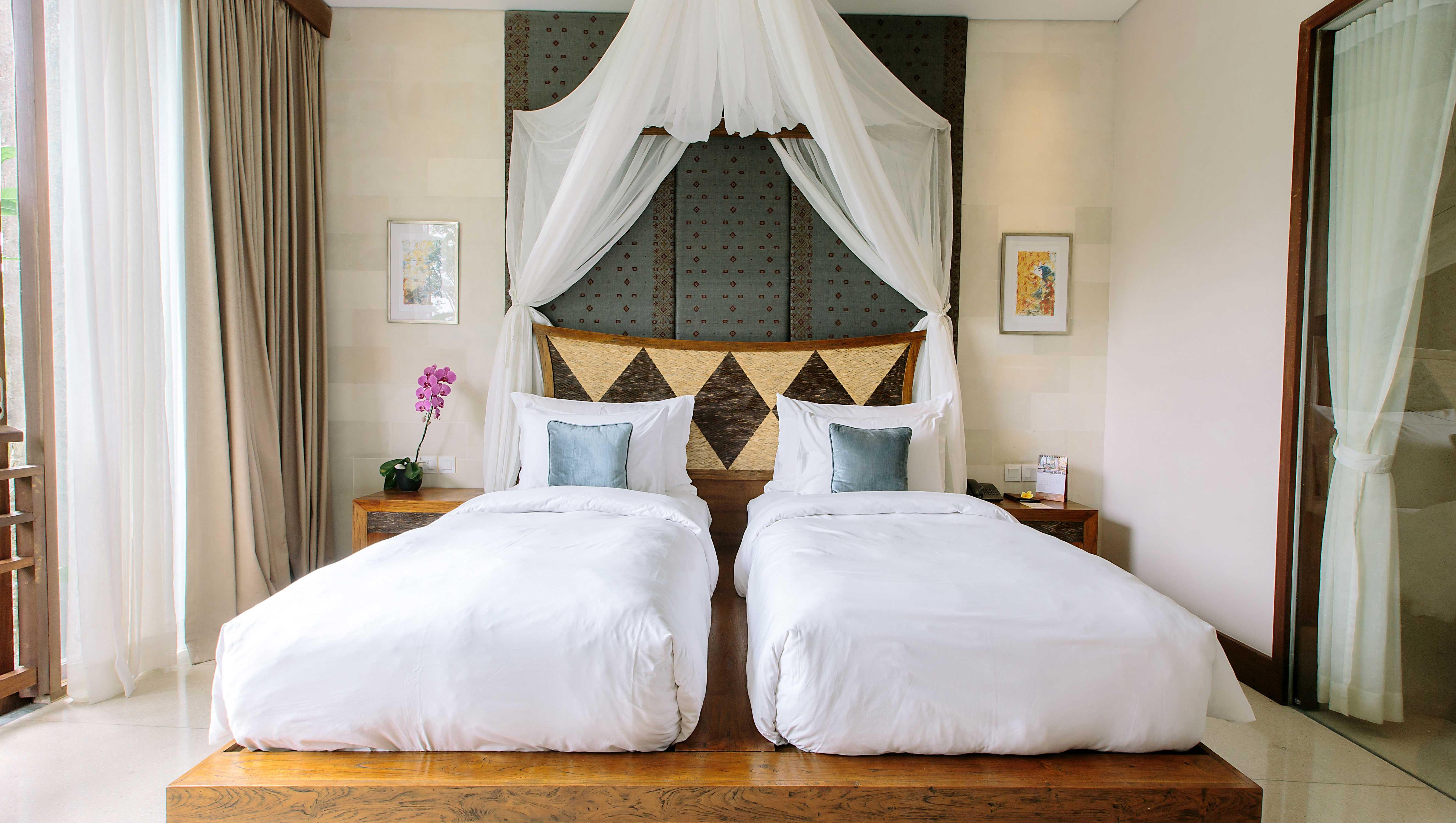 Tejaprana Resort & Spa Убуд Экстерьер фото A bed with mosquito netting